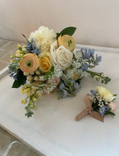 Load image into Gallery viewer, Full posy with matching boutonniere