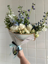 Load image into Gallery viewer, Custom Grad Bouquets