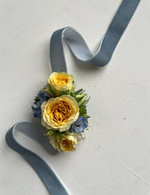 Load image into Gallery viewer, Ribbon Corsage