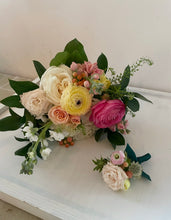 Load image into Gallery viewer, Full posy with matching boutonniere
