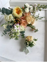 Load image into Gallery viewer, Full posy with matching boutonniere