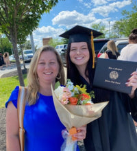 Load image into Gallery viewer, Custom Grad Bouquets