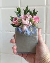 Load image into Gallery viewer, Custom Pocket Boutonniere
