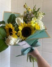 Load image into Gallery viewer, Custom Grad Bouquets