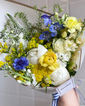Load image into Gallery viewer, Custom Grad Bouquets