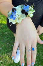 Load image into Gallery viewer, Custom Floral Cuff Corsage