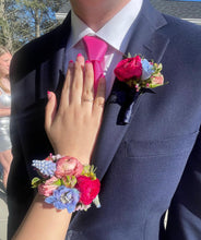 Load image into Gallery viewer, Matching Floral Cuff and Boutonniere