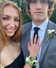 Load image into Gallery viewer, Matching Floral Cuff and Boutonniere