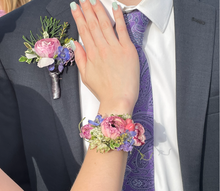 Load image into Gallery viewer, Matching Floral Cuff and Boutonniere