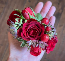 Load image into Gallery viewer, Custom Floral Cuff Corsage