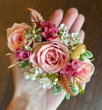 Load image into Gallery viewer, Custom Floral Cuff Corsage