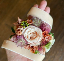 Load image into Gallery viewer, Ribbon Corsage