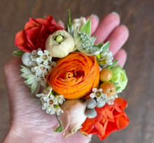 Load image into Gallery viewer, Custom Floral Cuff Corsage