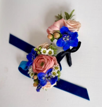 Load image into Gallery viewer, Ribbon Corsage