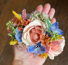 Load image into Gallery viewer, Custom Floral Cuff Corsage
