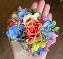 Load image into Gallery viewer, Custom Floral Cuff Corsage