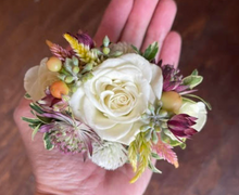 Load image into Gallery viewer, Custom Floral Cuff Corsage