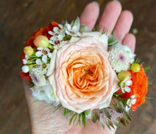 Load image into Gallery viewer, Custom Floral Cuff Corsage