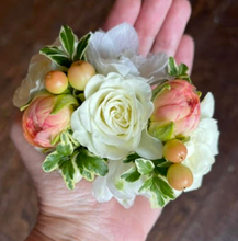 Load image into Gallery viewer, Custom Floral Cuff Corsage
