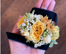 Load image into Gallery viewer, Ribbon Corsage