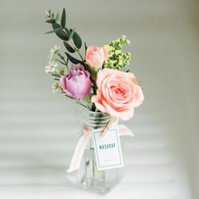 Load image into Gallery viewer, Salt Shaker Bouquet