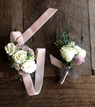Load image into Gallery viewer, Designer&#39;s Choice Ribbon Corsage